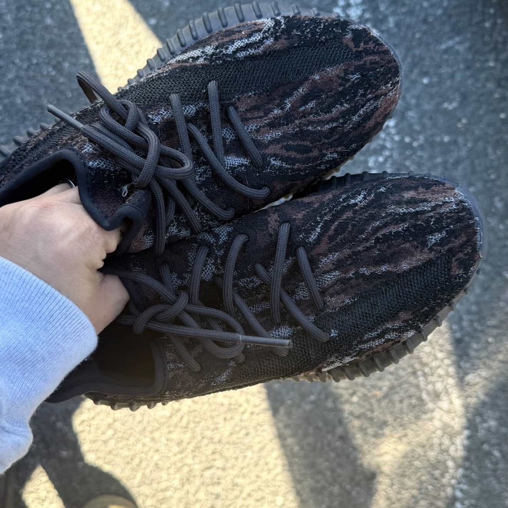 Yeezy Boost 350 V2
